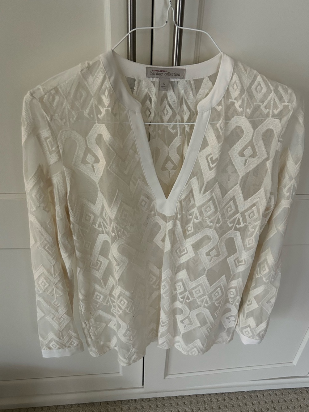 Banana Republic Heritage collection  creamy White Embroidered V-Neck Women’s Top